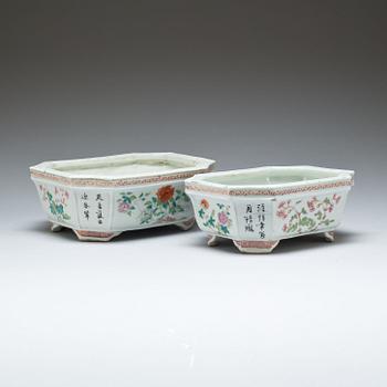 YTTERFODER, 2 st, porslin, Kina 1900-tal.