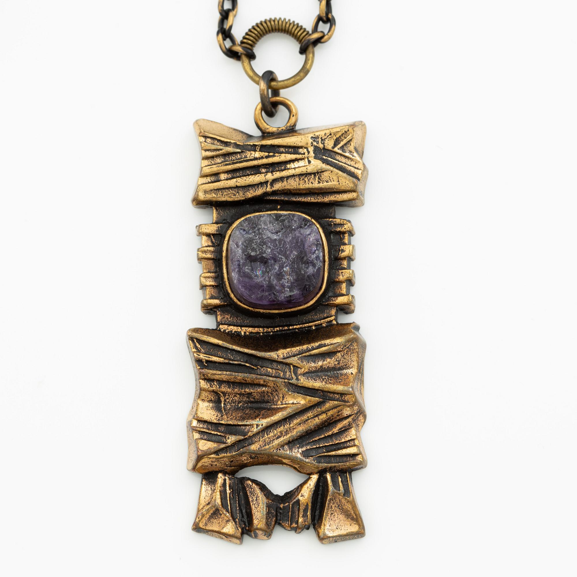 Pentti Sarpaneva, A bracelet, a pair of earrings, a ring, and a pendant, bronze with amethyst, Finland 1960s.