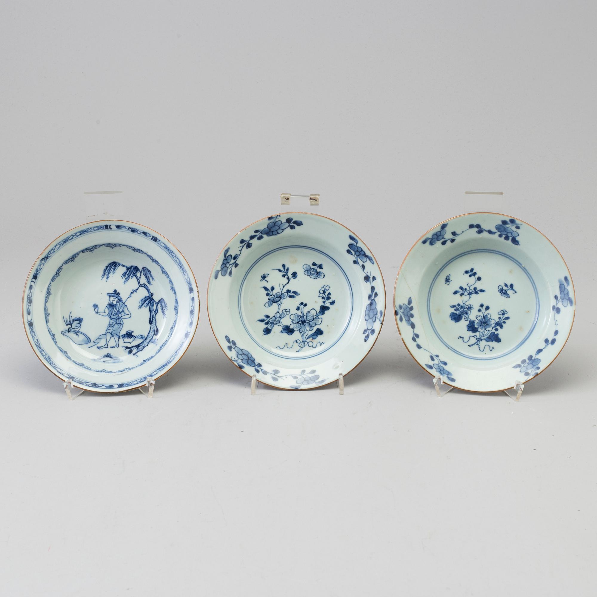 A set of three blue and white dessert dishes, Qing dynasty, Qianlong (1736-95).