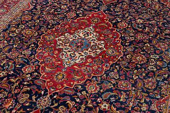 A Kashan carpet, a. 420 x 290 cm.
