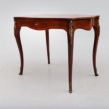 SKRIVBORD, rokokostil, 1900-talets första hälft.