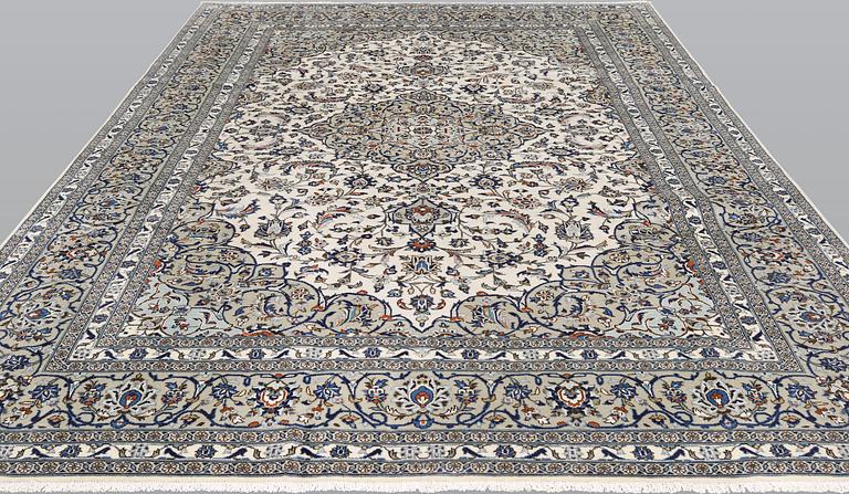 Matta, Keshan, ca 360 x 250 cm.