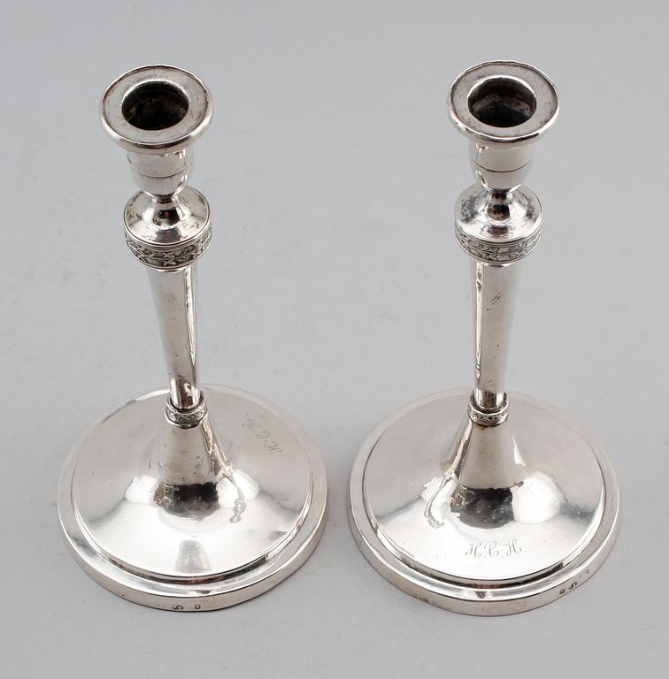 LJUSSTAKAR, 1 par, silver, möjligen Tyskland, 1800-talets första hälft.