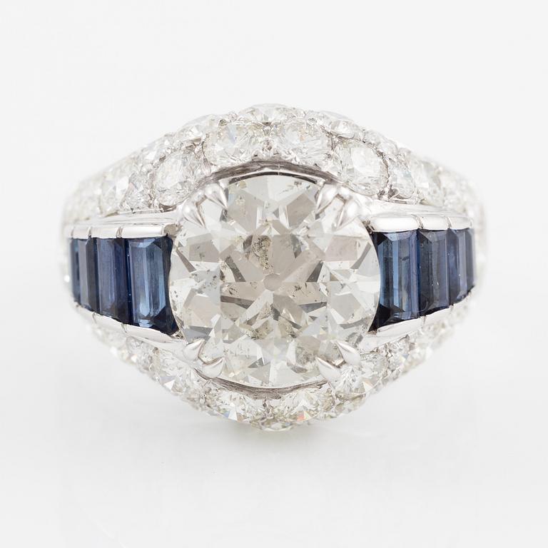 A ring 18K white gold set with an old-cut diamond.