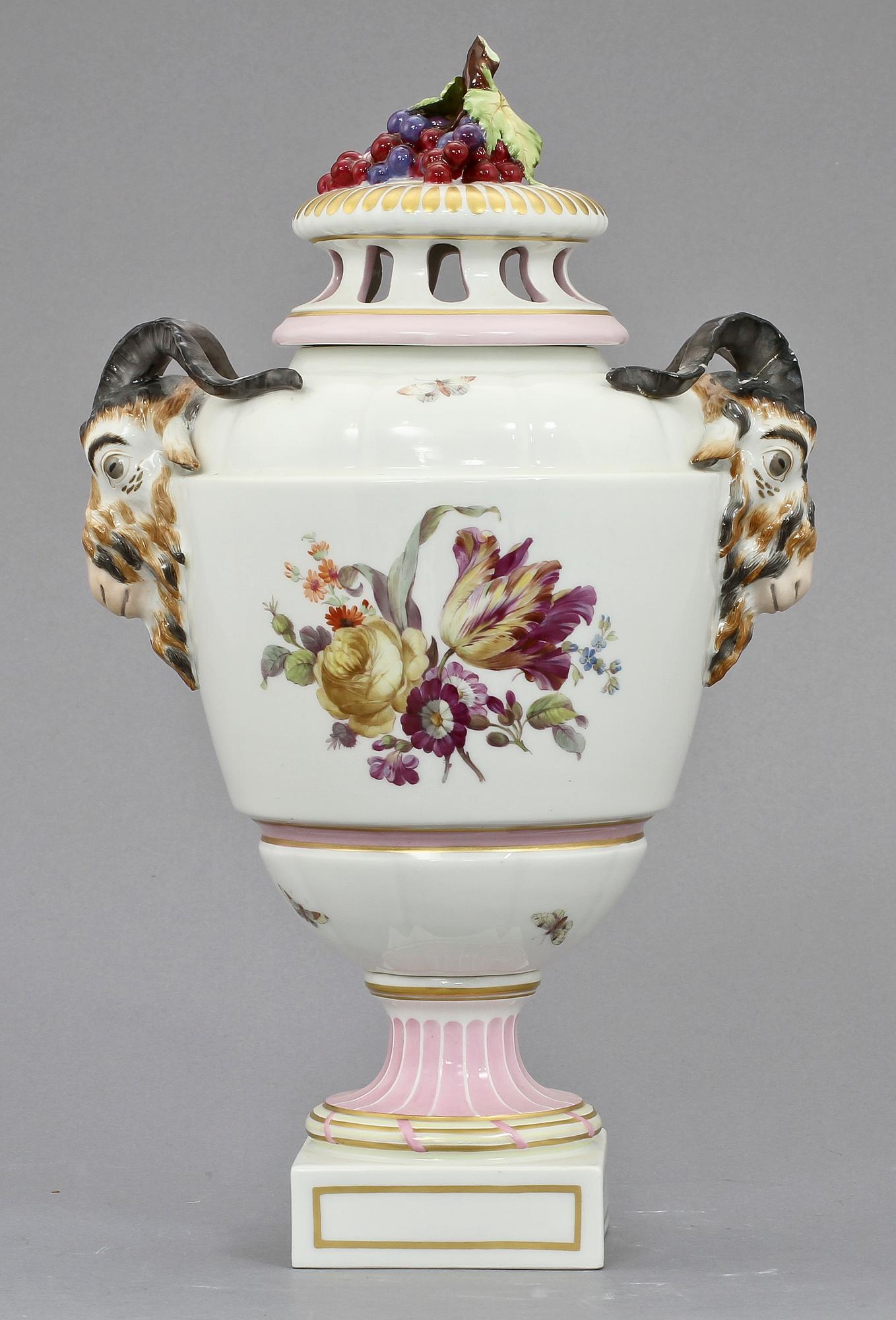 POTPOURRIURNA, porslin, Berlin, 1900-tal.