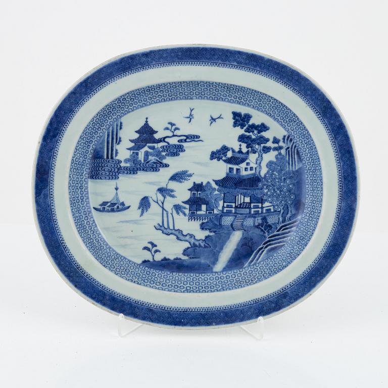 A blue and white Chinese porcelain charger, Qing Dynasty, around the year 1800.