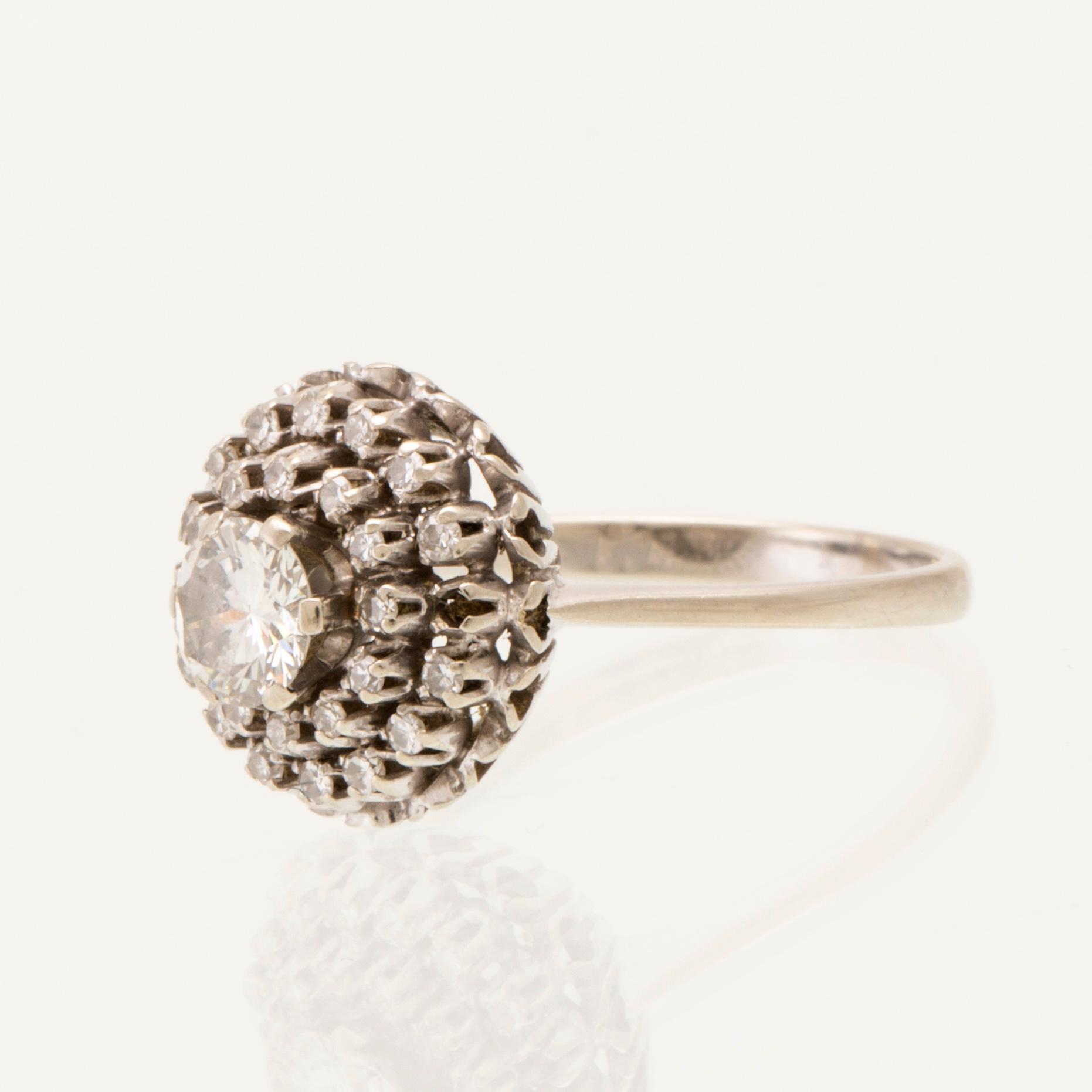Ring in 18K white gold with round brilliant cut and single cut diamonds.