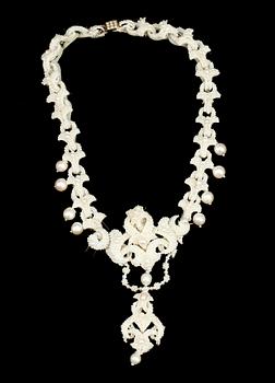 PARURE, pärlarbete, 3 delar, 1800-talets andra hälft.
