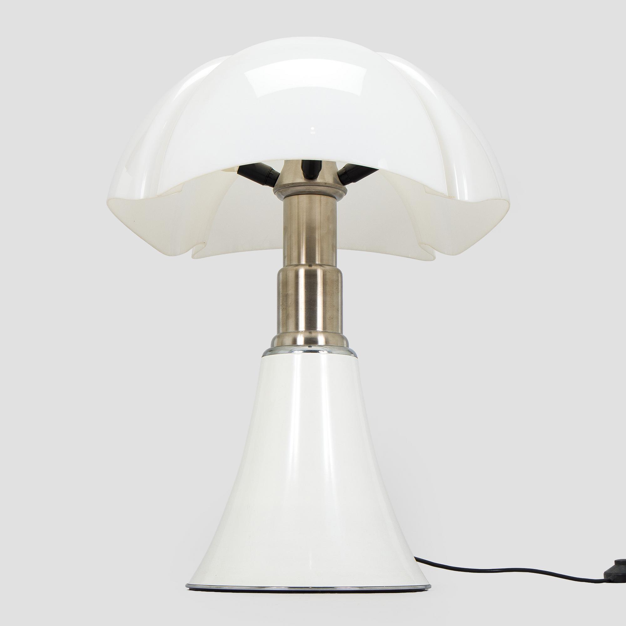 Gae Aulenti, bordslampa, "Pipistrello", Martinelli Luce, Italien, modellen formgiven 1965.