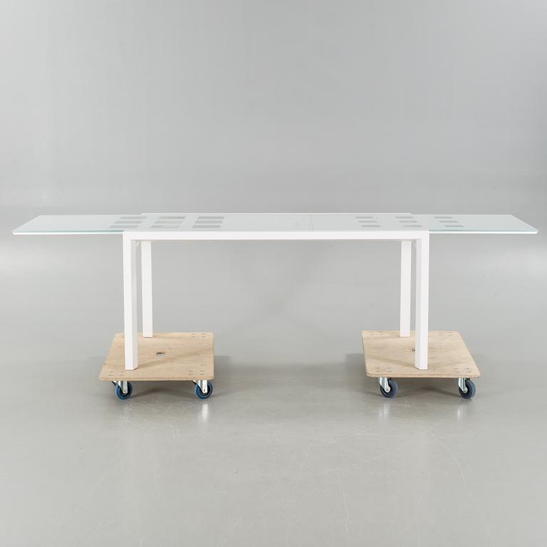 A dining table from Ligne Roset, 21th century.