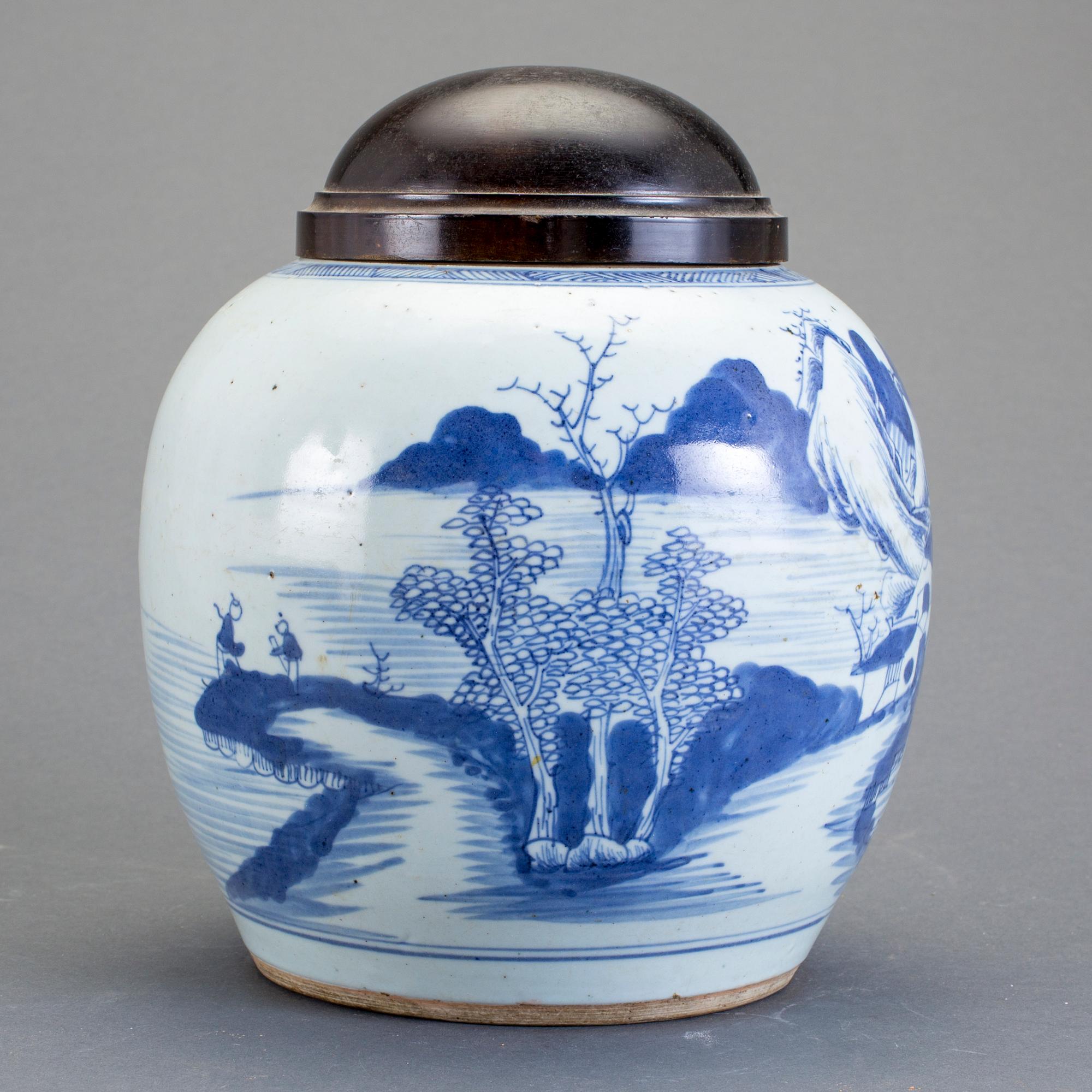 KRUS / LAMPFOT, porslin, Kina, 1800-talets första hälft.
