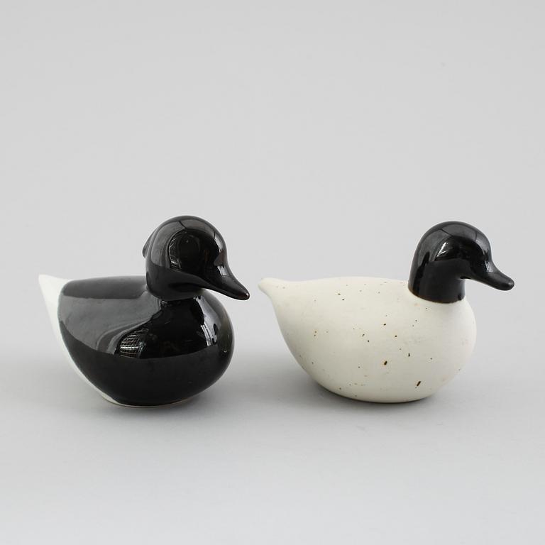 FIGURER, 2 st, keramik, sannolikt Finland, 1900-talets andra hälft.
