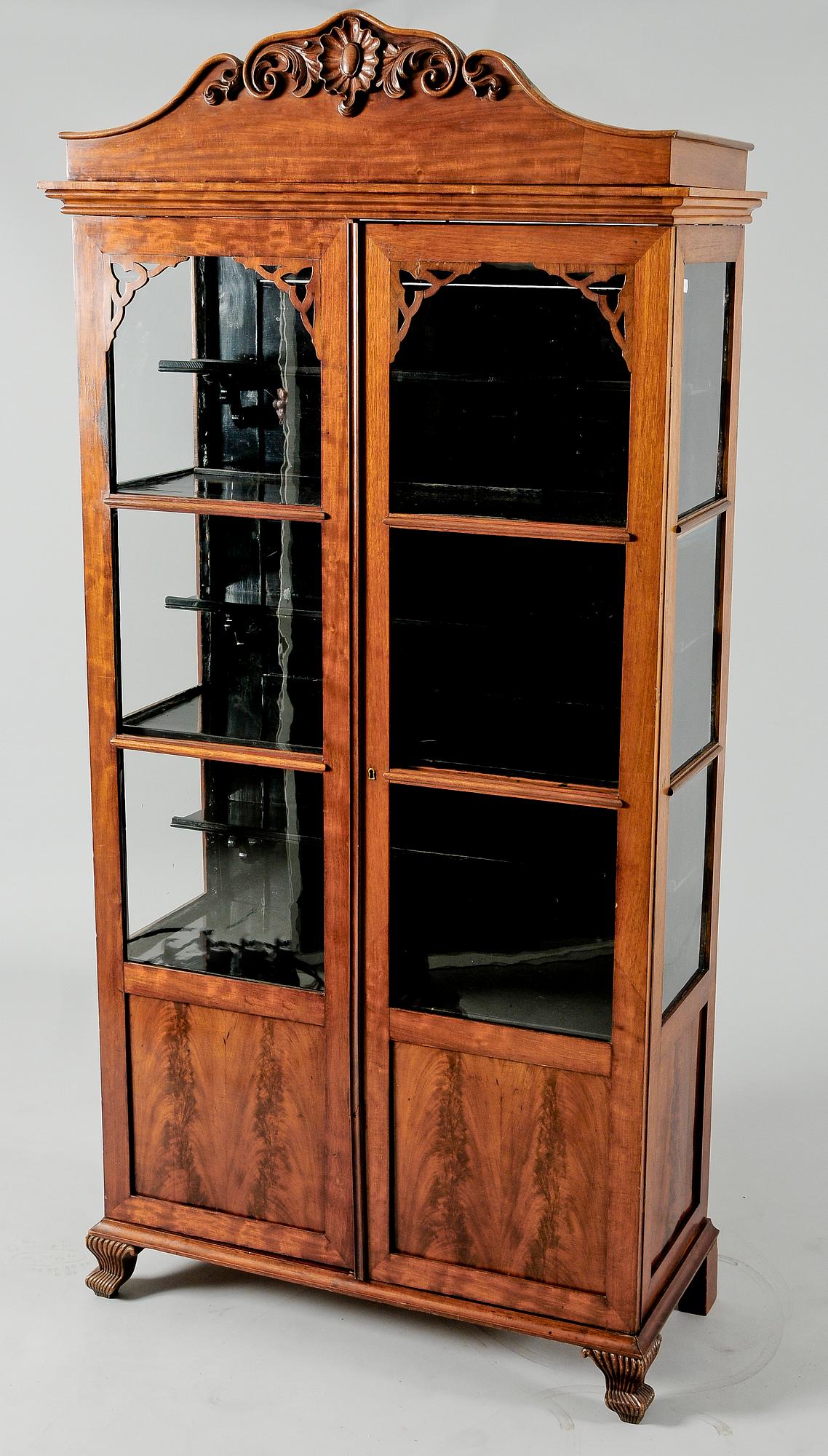 VITRINSKÅP, senempire, 1800-talets mitt.