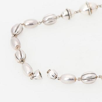 KAULAKORU, "Halikon kääty", hopeaa. Kalevala Koru.