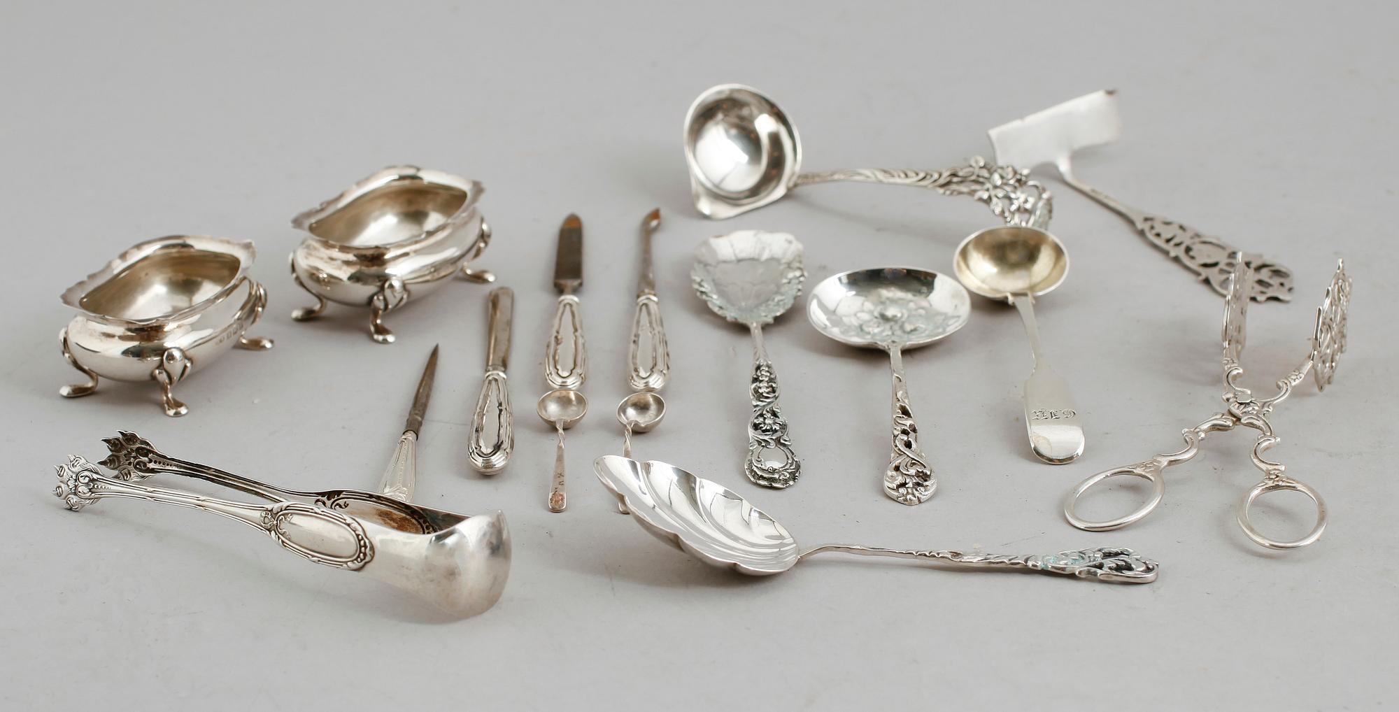 SILVERFÖREMÅL, 14 delar, 1900-tal. Vikt ca 242 gram.