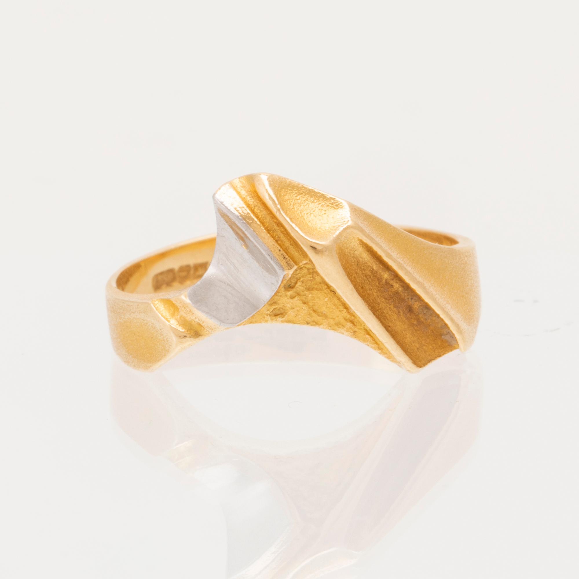 An 18K gold and platinum ring "Episode" by Björn Weckström for Lapponia 1988.