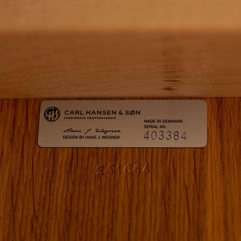HANS J WEGNER, a oak dining table model CH339, Carl Hansen & Son, Denmark.