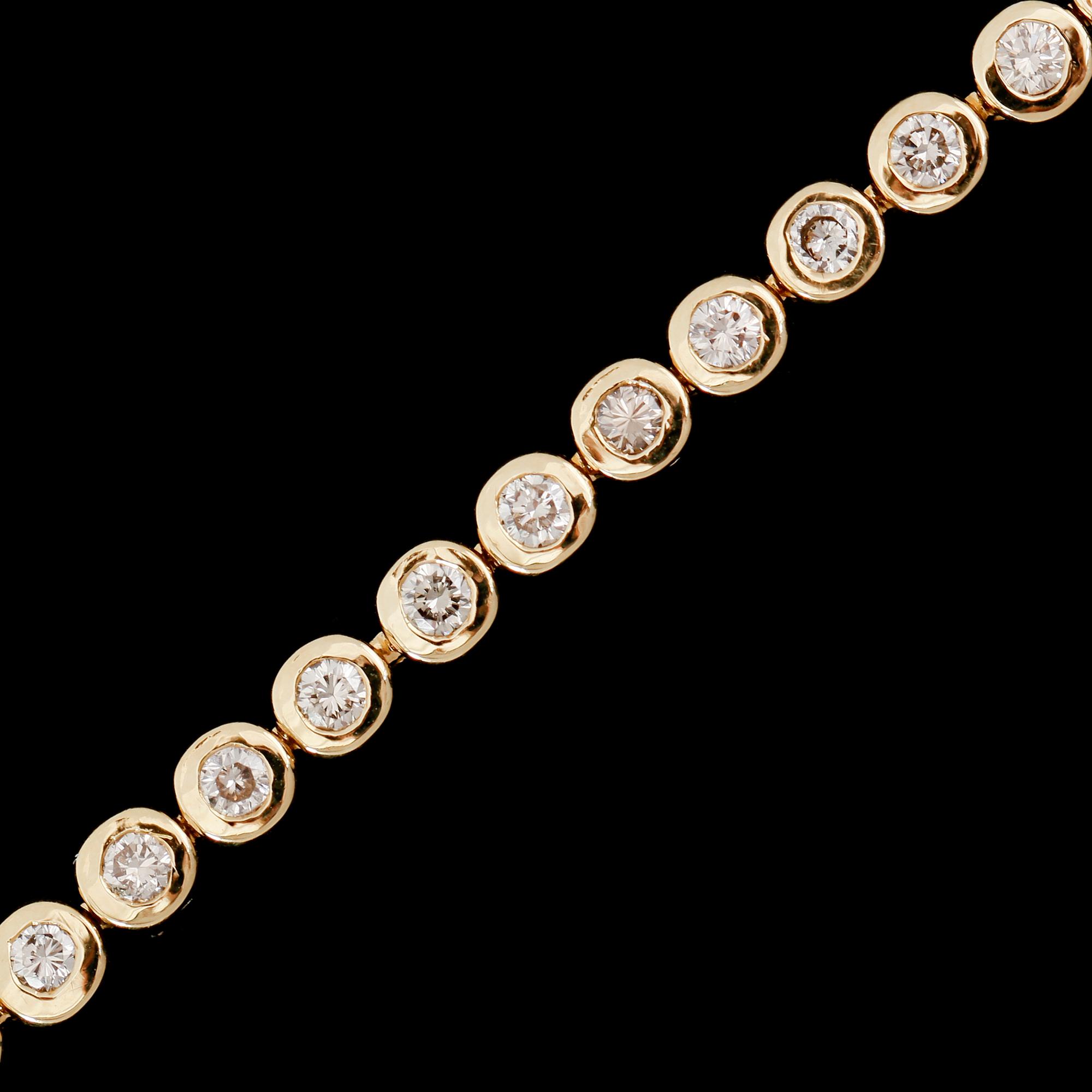 ARMBAND, 18 k guld, briljantslipade diamanter tot ca 3,15 ct.