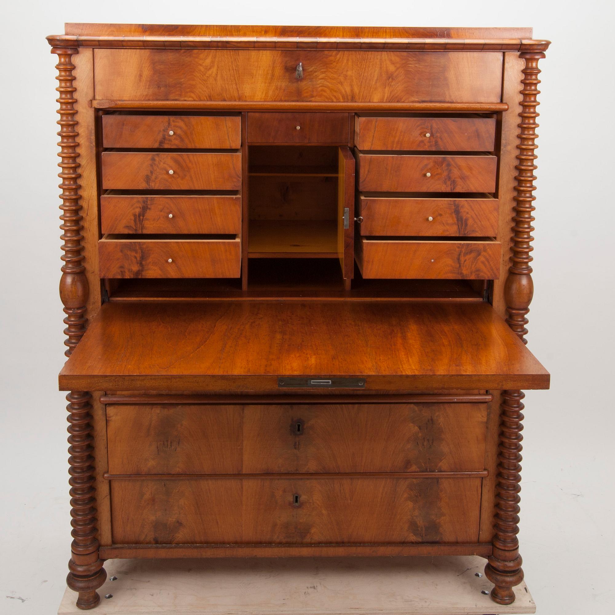 CHIFFONJÉ, biedermeier, 1800-talets senare hälft.