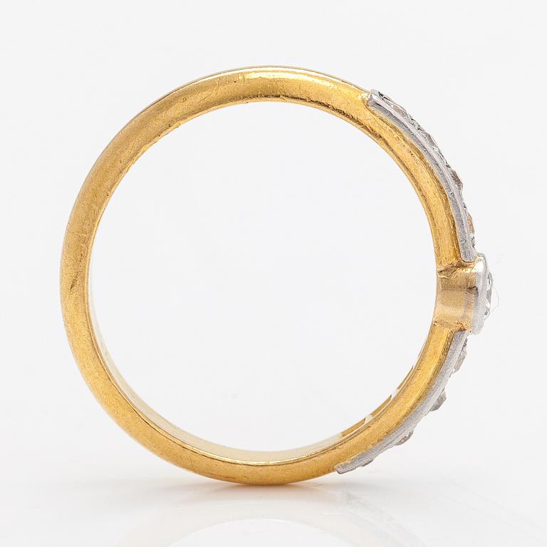 A 23K ogld ring with diamonds ca. 0.38 ct in total. Sweden 1946.