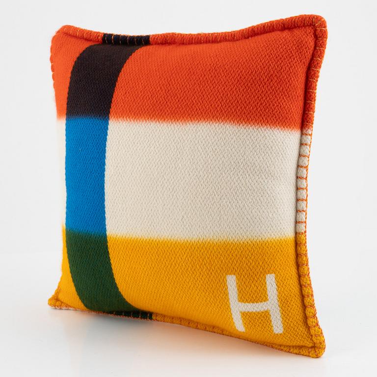 Hermès, kudde, "Coussin Tisse Main/Surteint H Dye".