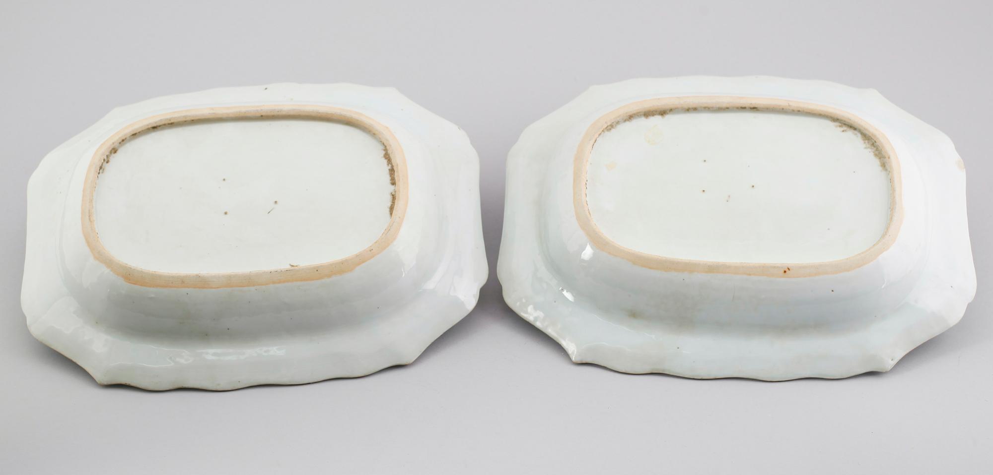 SKÅLFAT, 2 st,  porslin, Kina, Qianlong 1736-1795.