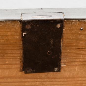 A late 19th century chest of drawers.