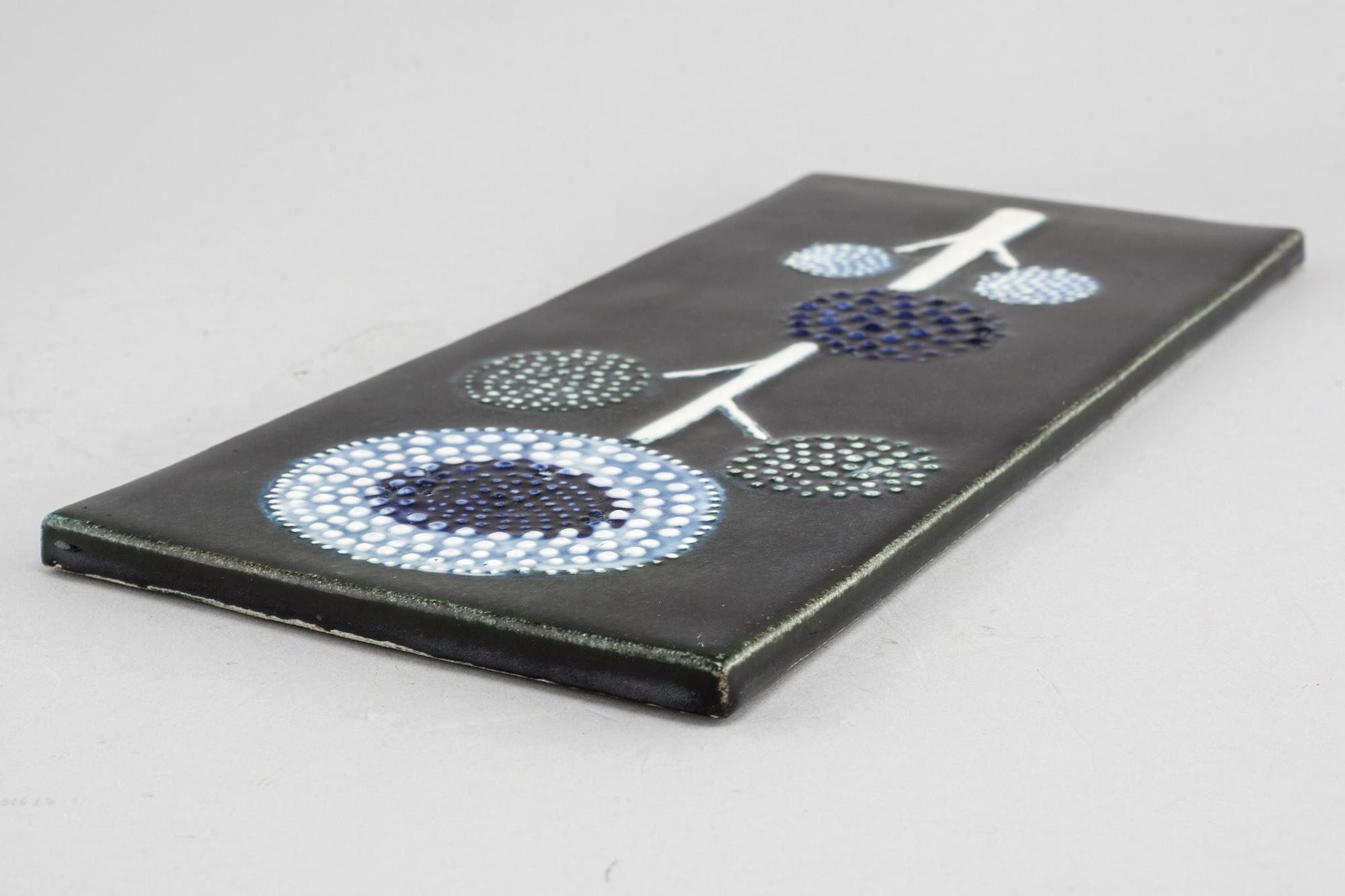 A stoneware wall plaque by SYLVIA LEUCHOVIUS for Rörstrands ateljé, second half of the 20th century.