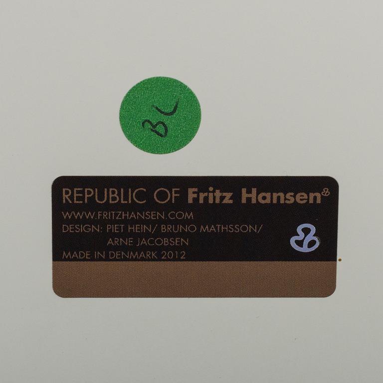 BRUNO MATHSSON & PIET HEIN, bord, "Supercirkel", för Fritz Hansen, 2000-tal. Formgivet 1964.