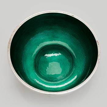 A. Tillander, malja, sterlinghopeaa ja emalia. Helsinki 2005.