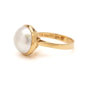 Ring 18K guld med en mabépärla.