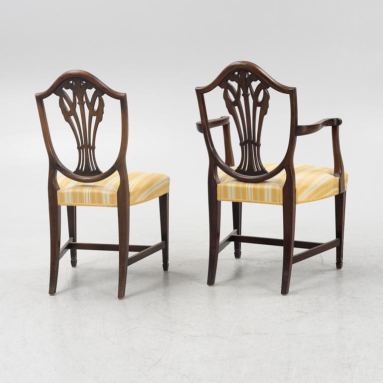 Stolar, 10 st samt karmstolar, 2 st, Hepplewhite-stil, England, 1900-talets början.