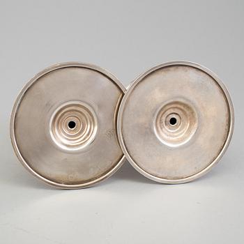 NILS FOUGSTEDT, ljusstakar, ett par, art deco, nysilver, för Fabriksaktiebolaget Kronsilver, 1930-tal.
