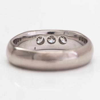 An 18K white gold ring with brilliant-cut diamonds approx. 0.30 ct in total. Finnish hallmarks, 2001.