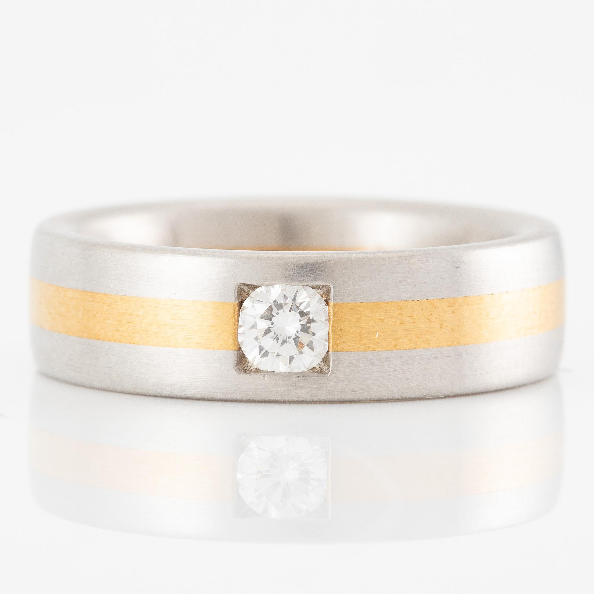 Ring in platinum and 18K gold set with a brilliant-cut diamond.