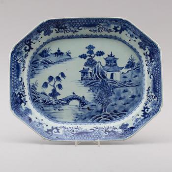 STEKFAT, porslin, Kina, Qianlong 1736-1795.