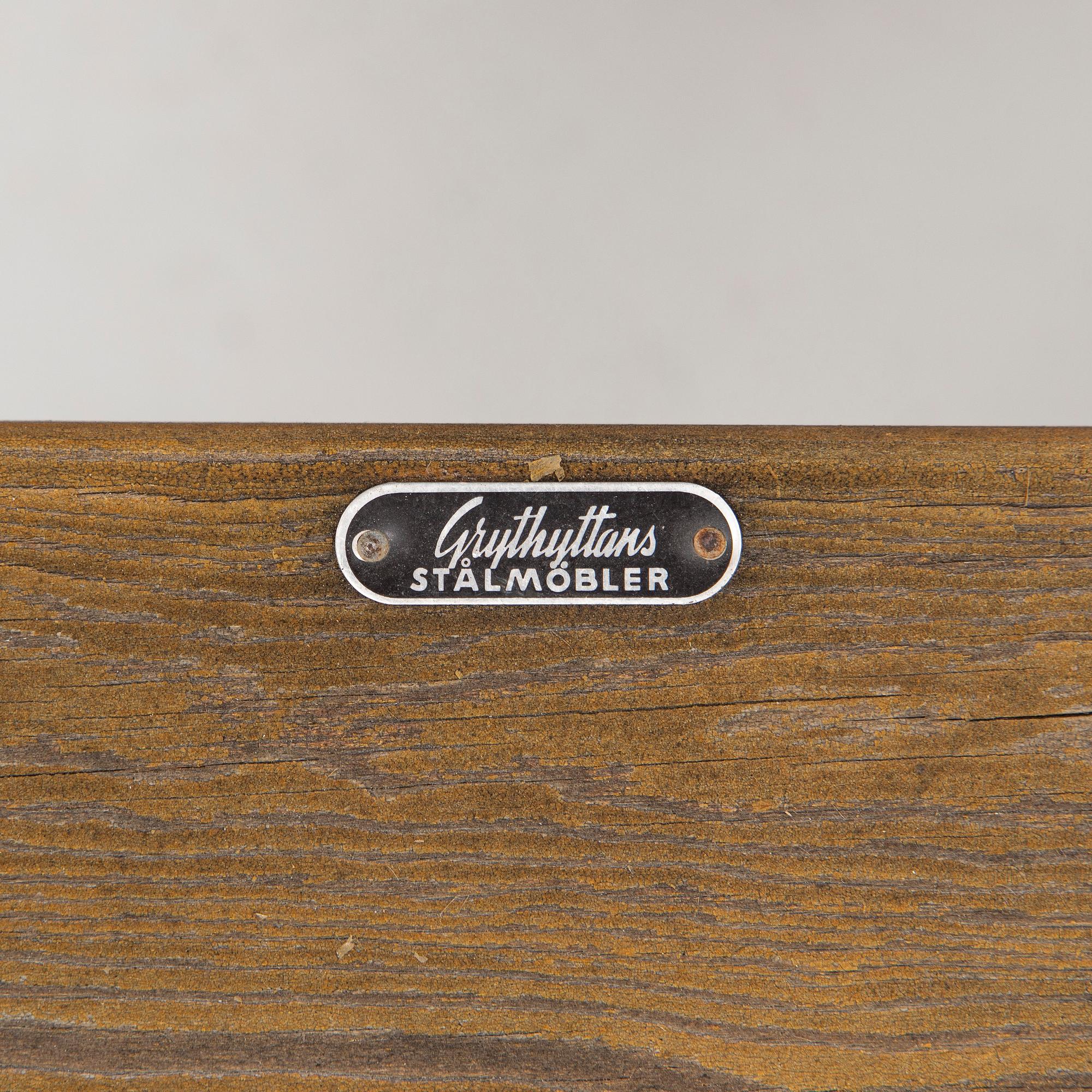 A pair of garden chairs, a version of modell 6, Grythyttan, Sweden, mid 20th century.