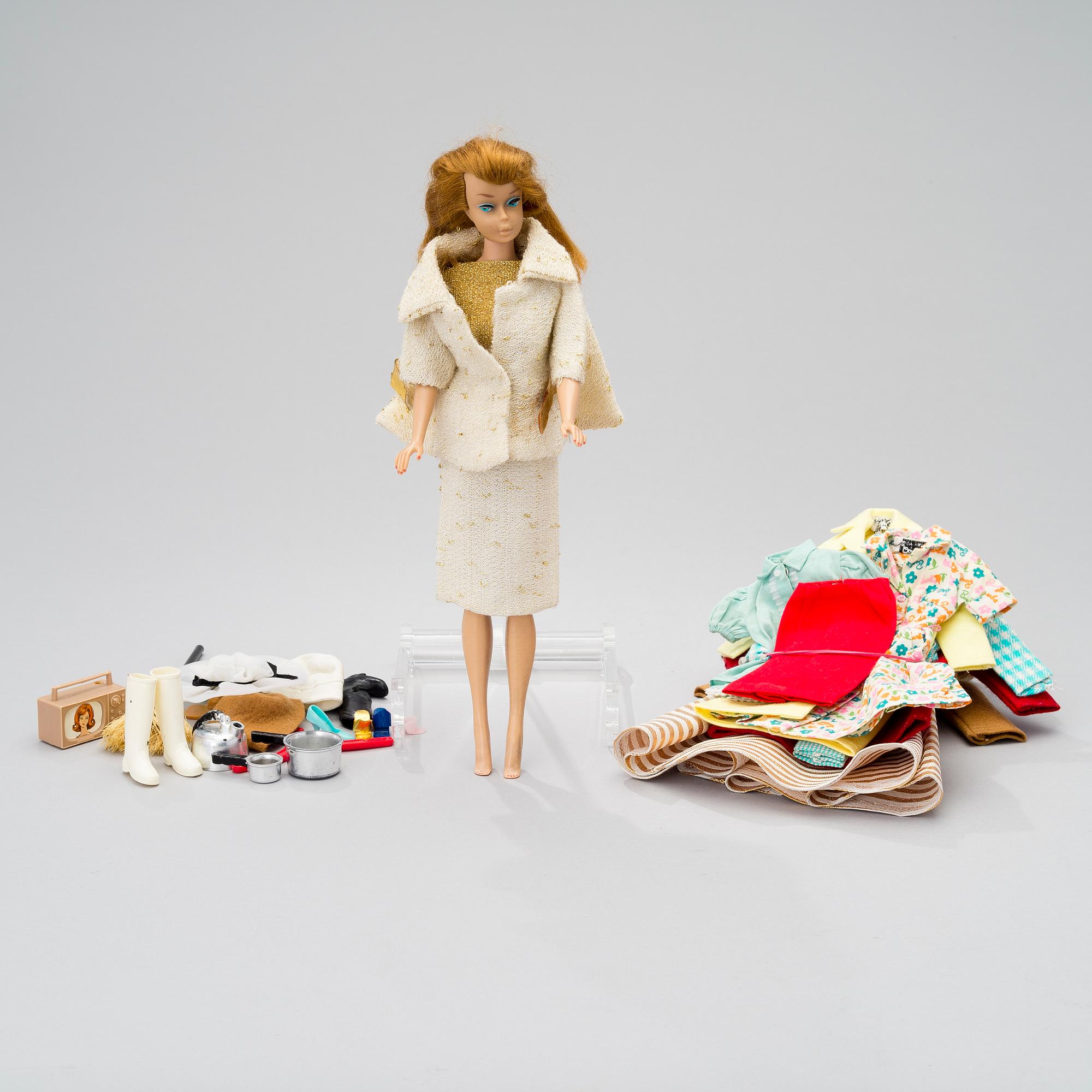 BARBIE DOLL  "Midge" AND ACCESSORIES, Mattel early 1960s.