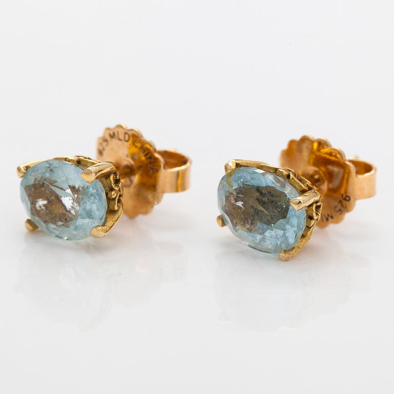 Korvakorut, 18K kultaa, topaasi ja akvamariini.