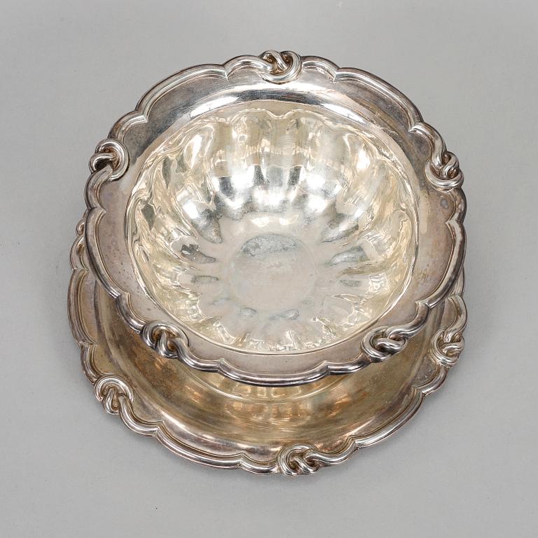 Gustaf Möllenborg, såsskål med fat, silver, Stockholm 1856-57.