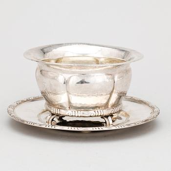 SKÅL MED FAT, silver, K. Anderson, Stockholm, 1919. Vikt ca 736g.