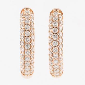 Earrings, hoops, 18K gold with brilliant-cut diamonds.