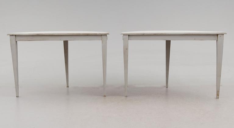 HALVMÅNEBORD, 1 par, 1800-talets andra hälft.