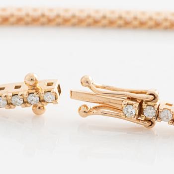 Tennis bracelet 18K rose gold with round brilliant-cut diamonds.