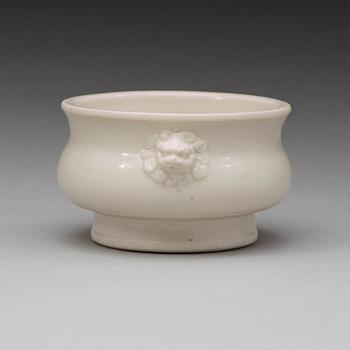 RÖKELSEKAR, blanc de chine. Qingdynastin, Kangxi (1662-1722).