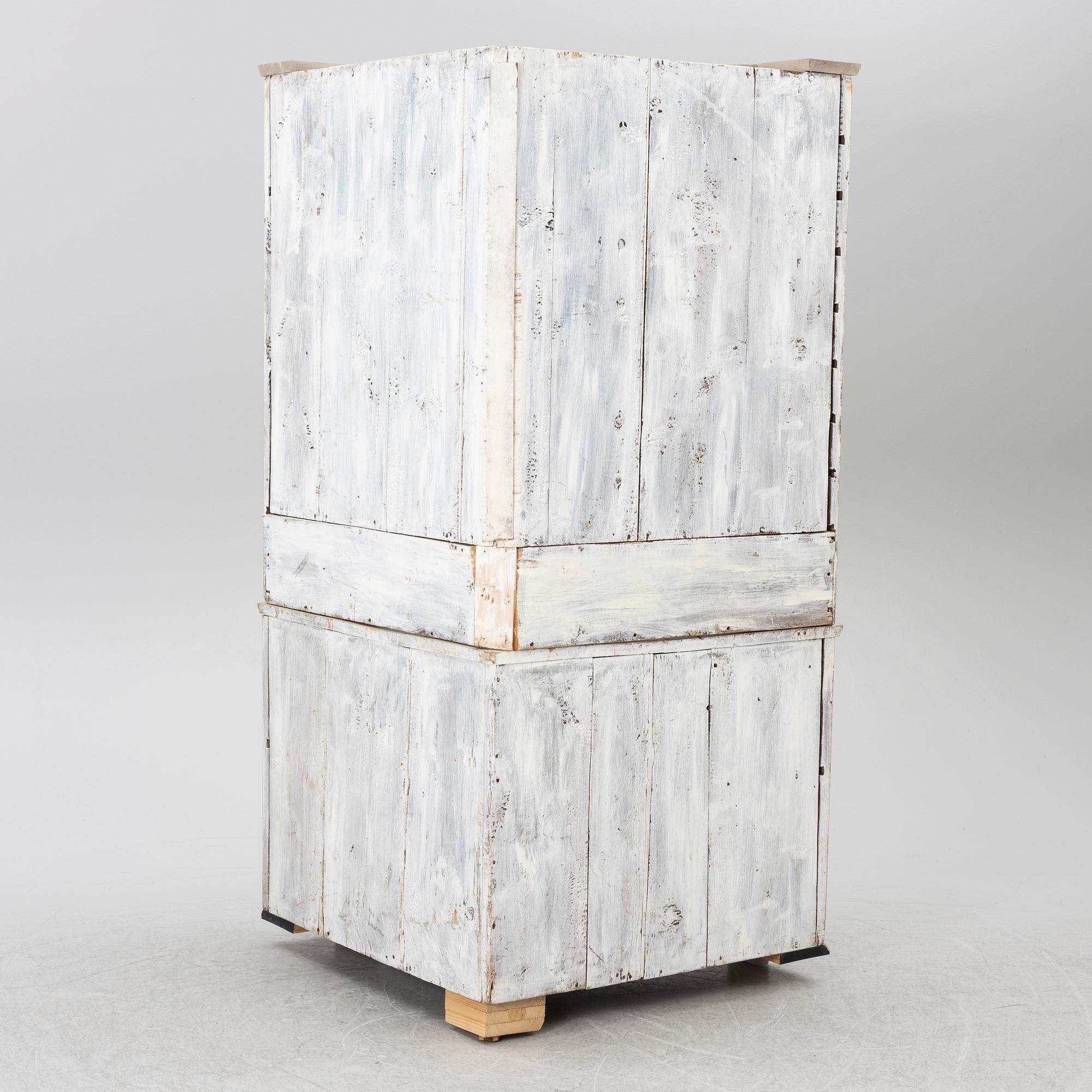 Corner cabinet, 19th century.