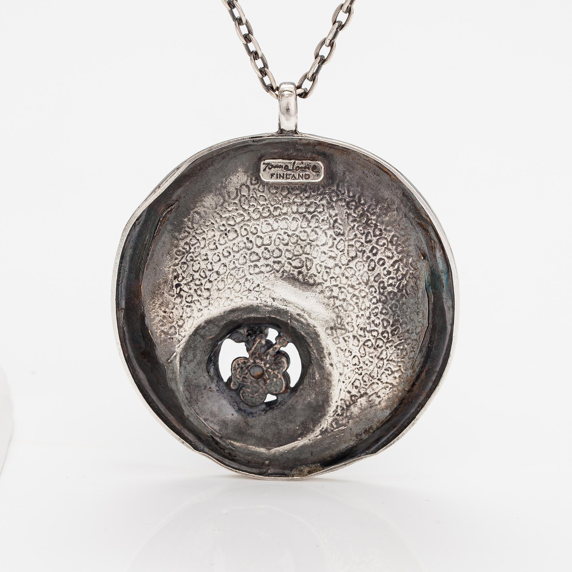 Jorma Laine, Kaulakoru "Chic", hopeaa. Turun Hopea, Turku 1973.