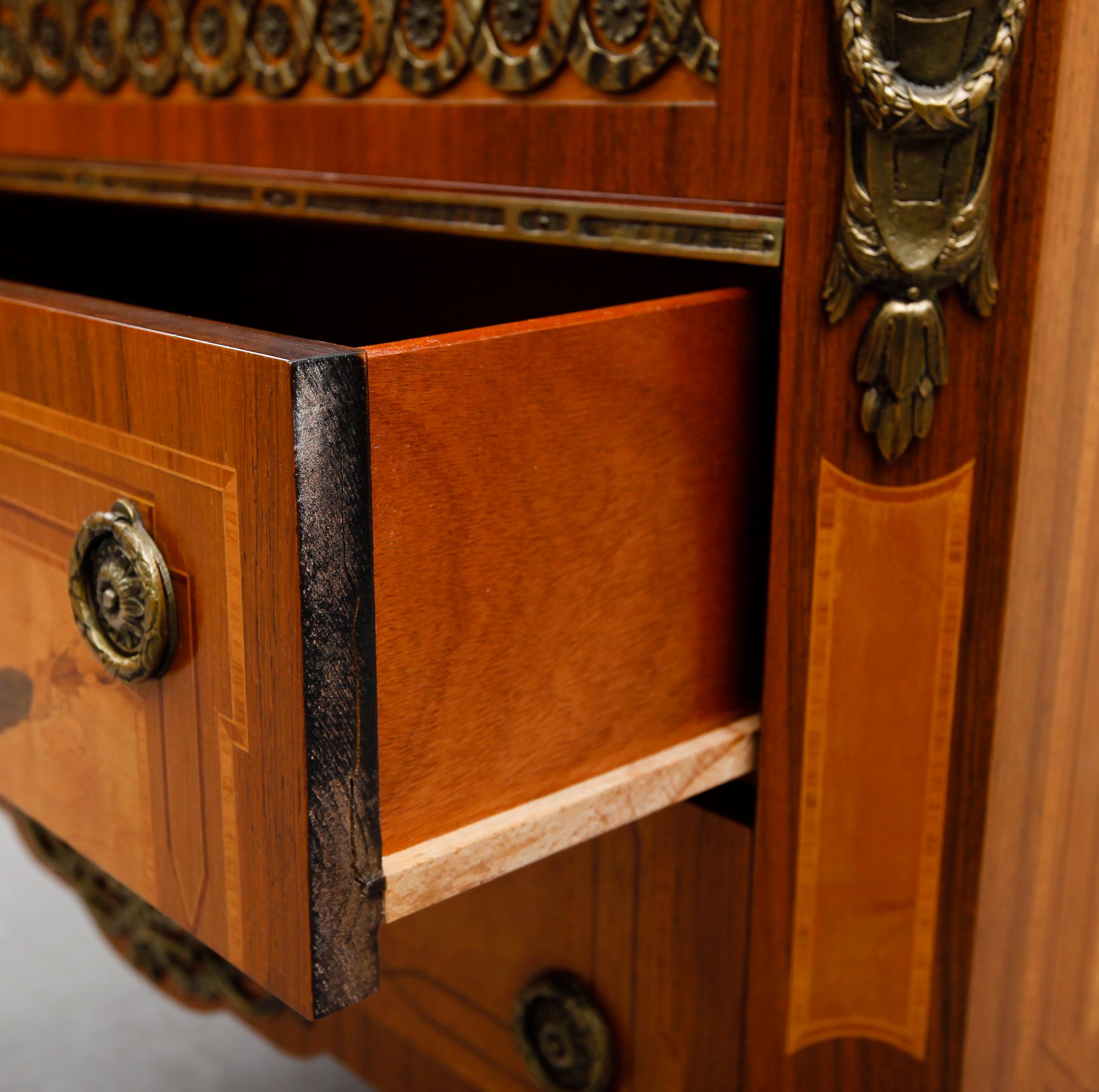 BYRÅ, gustaviansk stil, 1900-talets mitt.