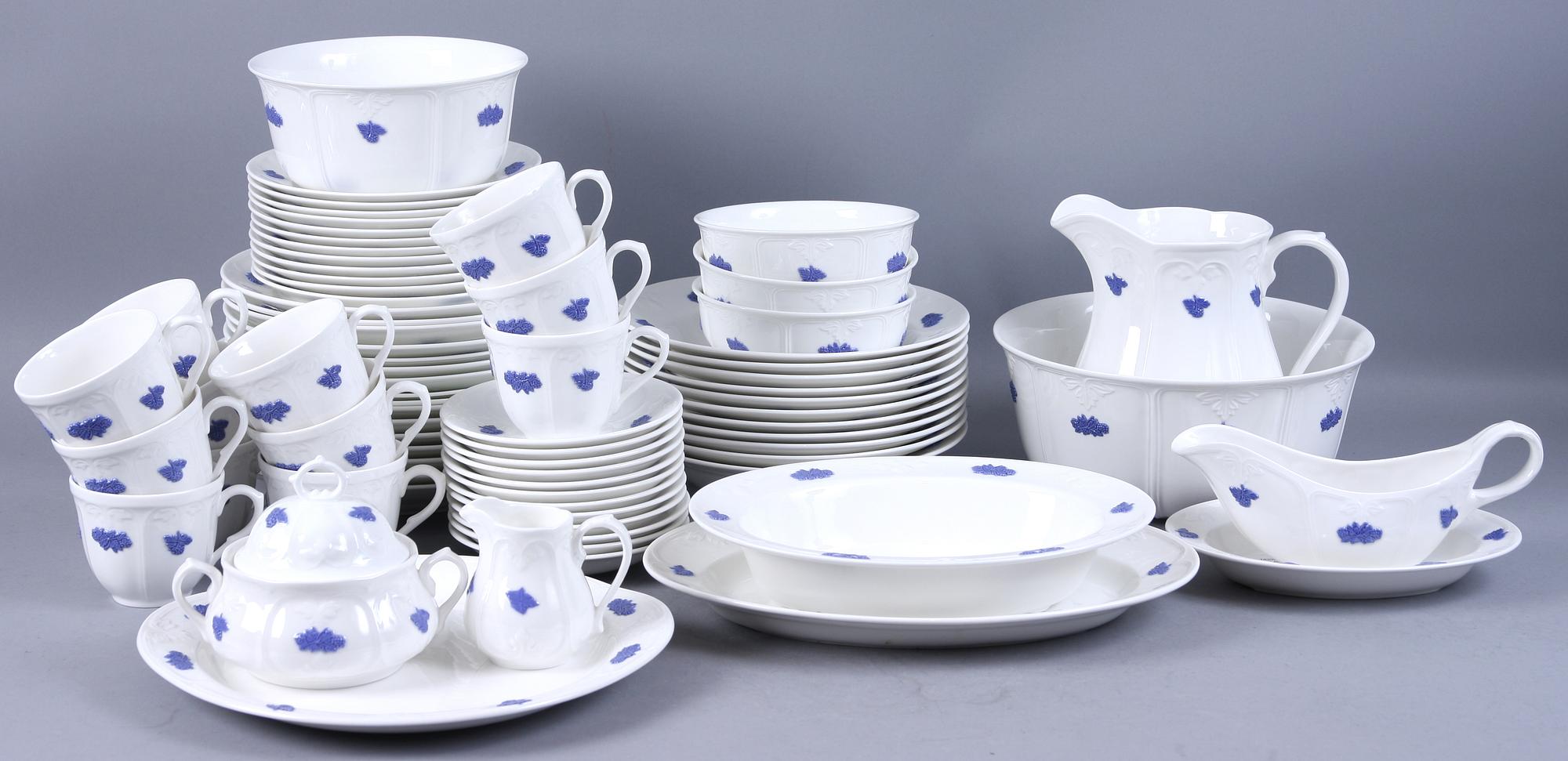 SERVISDELAR, 63 st, porslin, "Blå Blom" Gustavsberg.