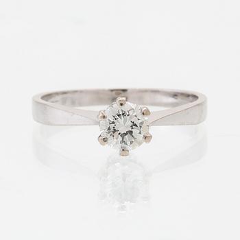 Ring solitaire 18K white gold with a round brilliant cut diamond.